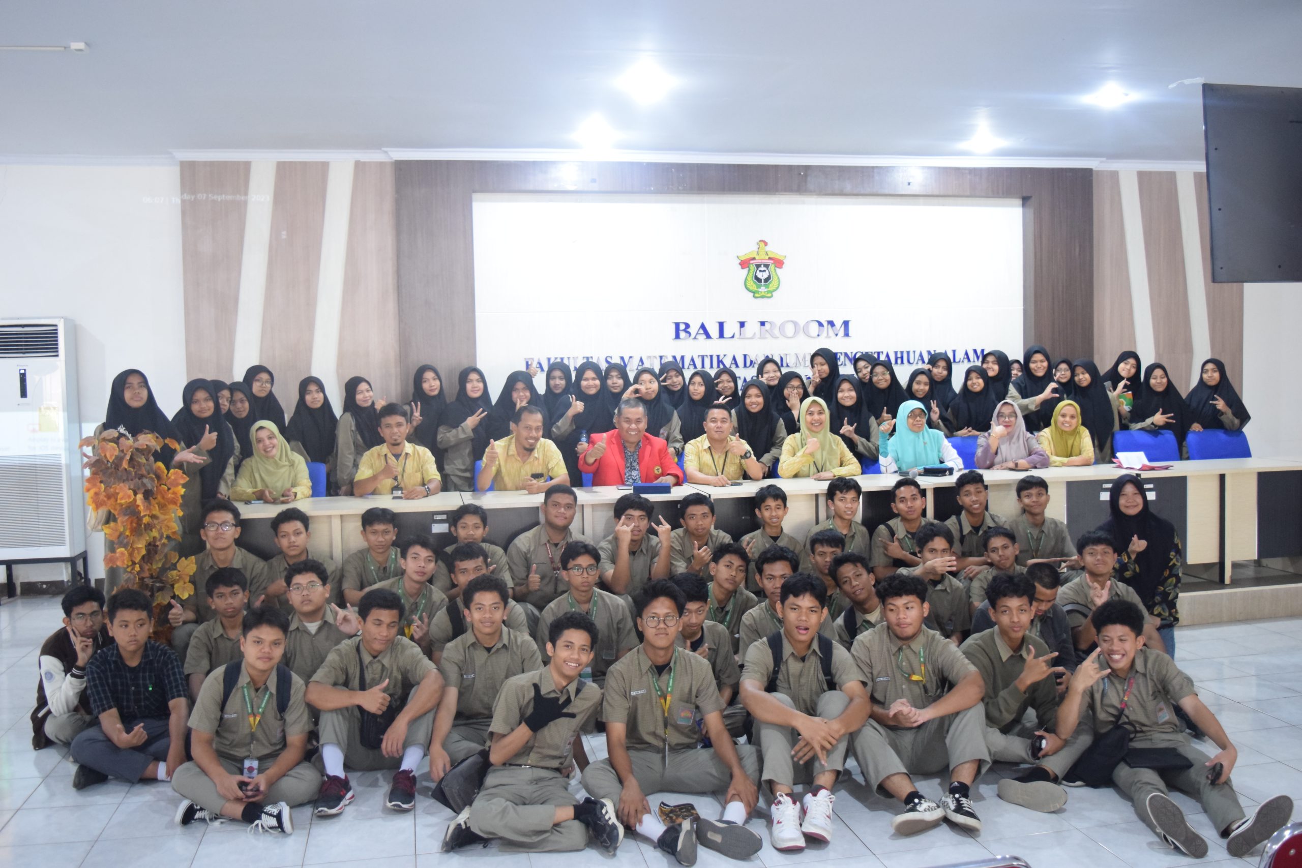 FMIPA UNHAS Sambut Hangat Kunjungan SMA Islam Athirah Bone