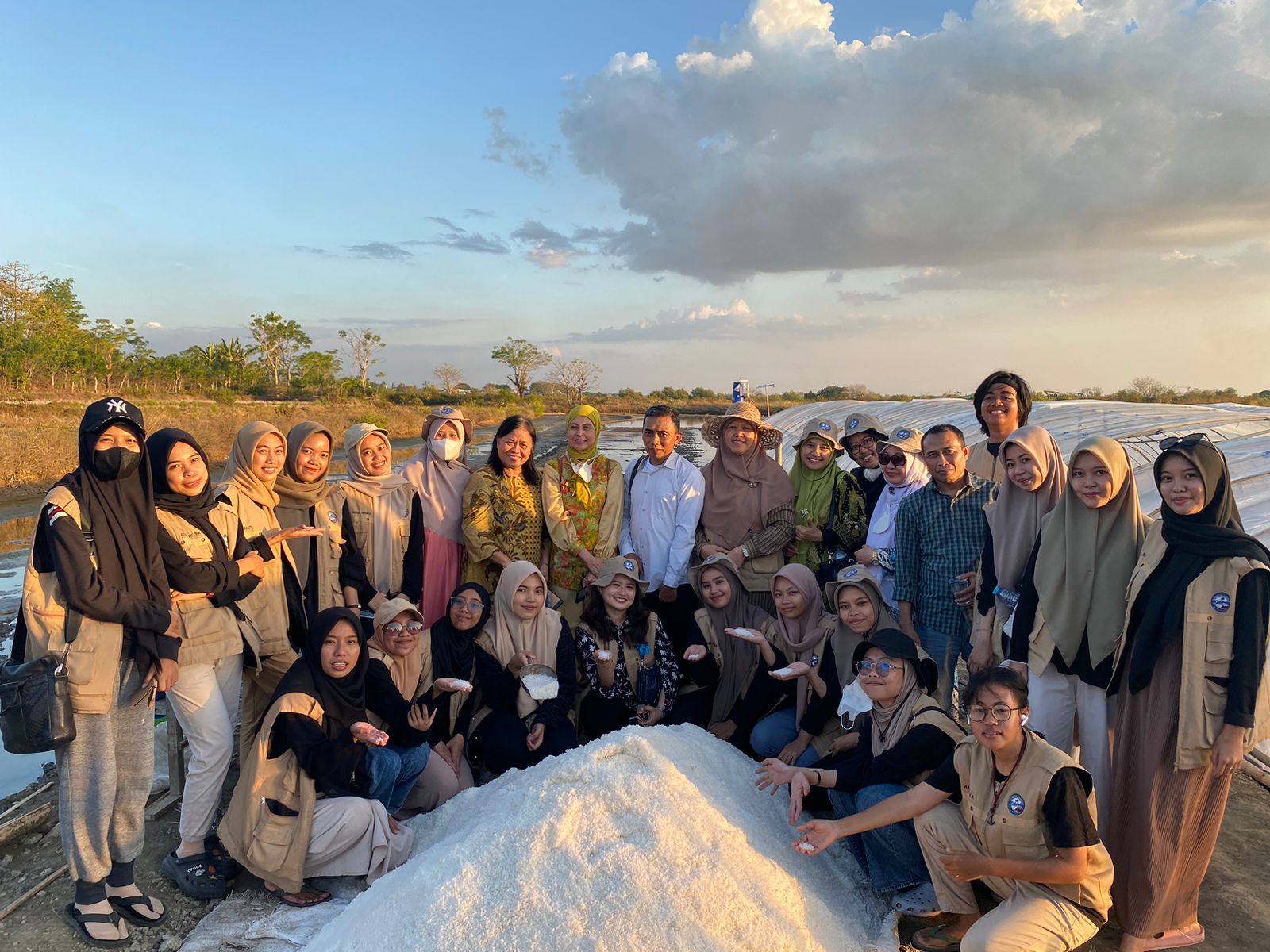 Kedaireka di Maros oleh Dr. Indah Raya dan Tim