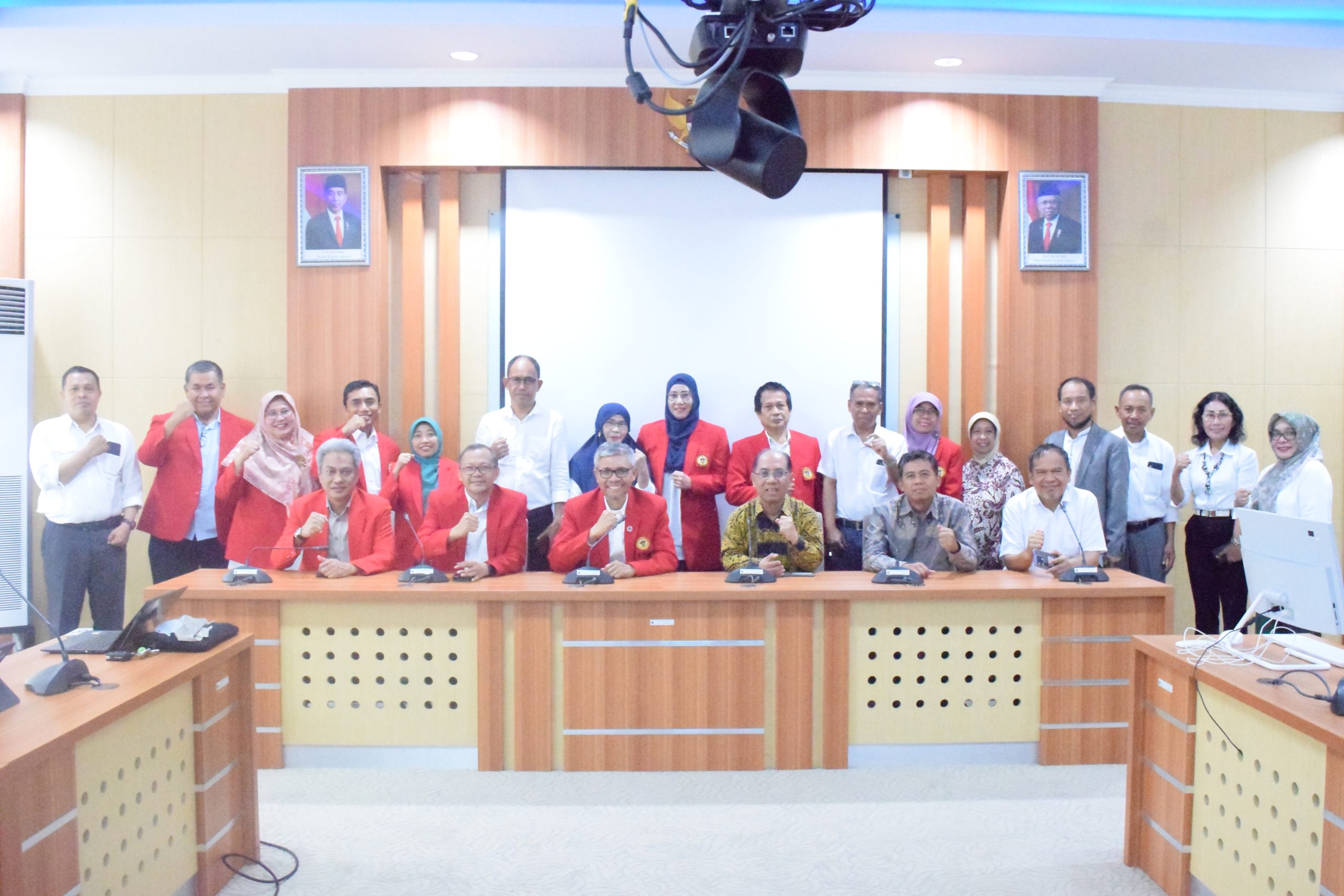 Prodi S2 Fisika FMIPA UNHAS Jalani Asesmen Lapangan Akreditasi dari LAMSAMA