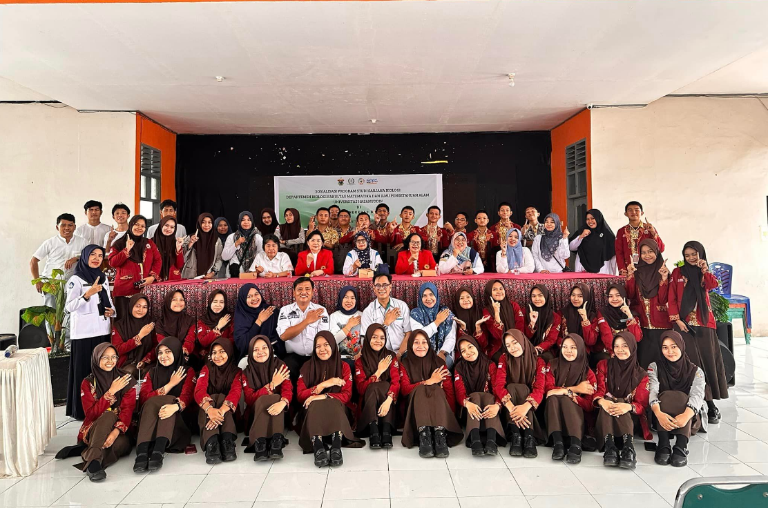 Departemen Biologi FMIPA Unhas Helat Pengabdian Masyarakat di SMA Negeri 1 Bone