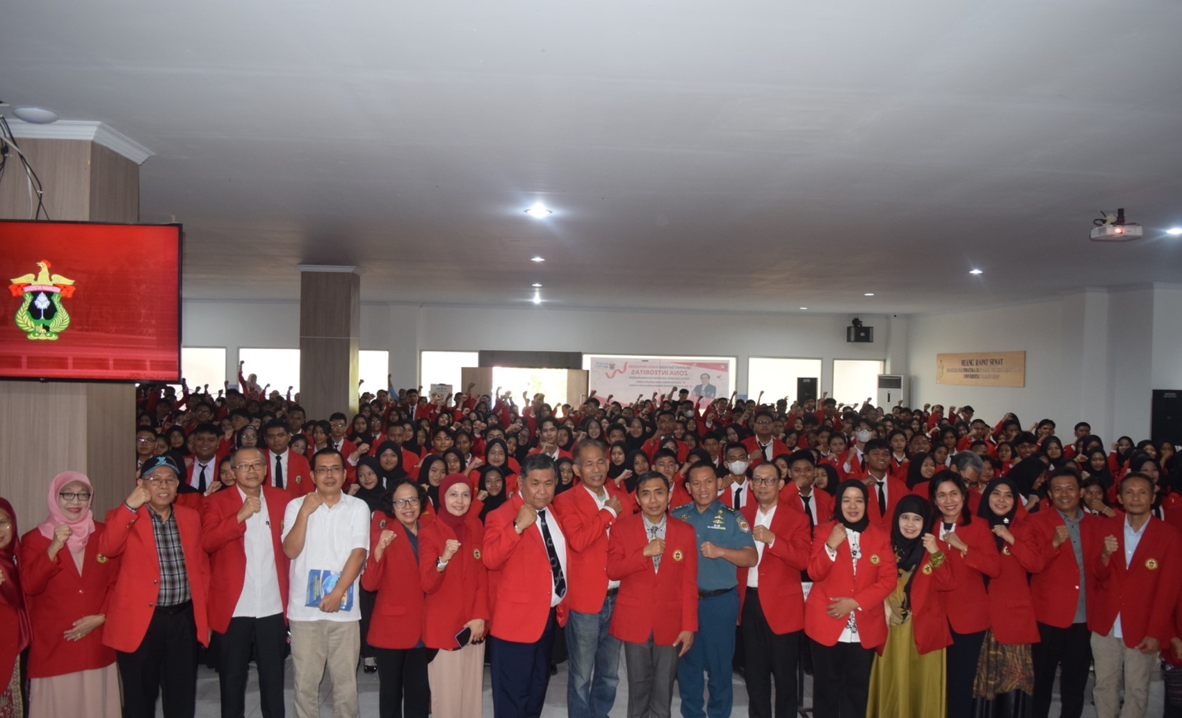 FMIPA Unhas Sambut 671 Mahasiswa Baru di PKKMB 2025